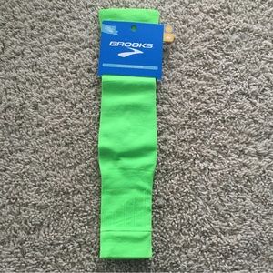 NWT Brooks Seamless Arm Warmers
